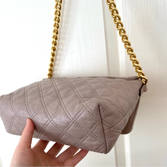 $895 Marc Jacobs Made in Italy Taupe Quilted Leather Gold Chain Shoulder Bag - Picture 11 of 15